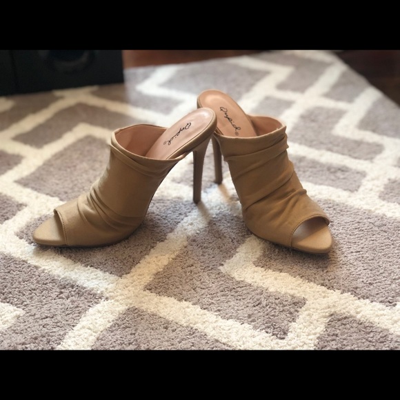 ViciDolls Qupid Angelina Scrunch Nude Sandals - Picture 6 of 6